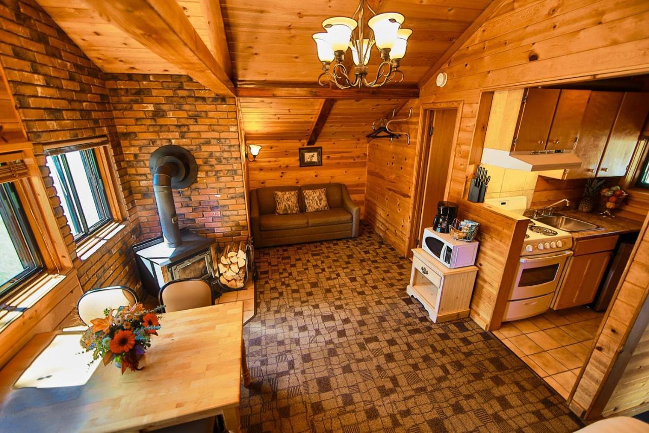 Castle Mountain Chalets Exterior photo