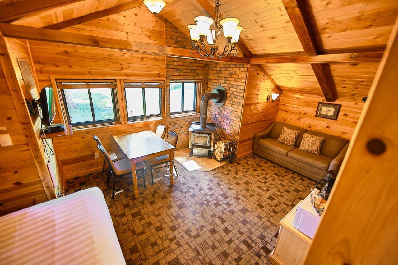 Castle Mountain Chalets Exterior photo