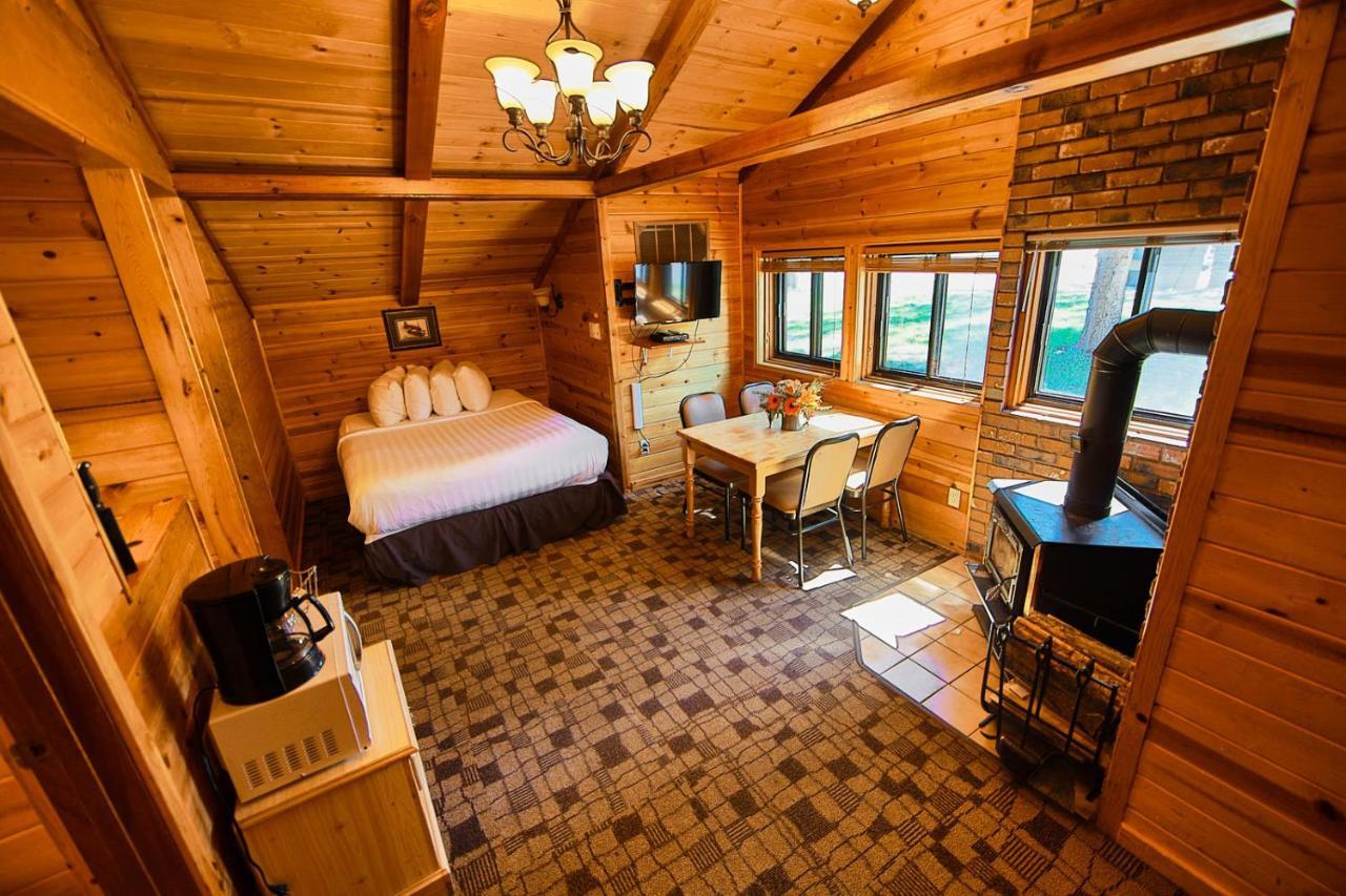 Castle Mountain Chalets Exterior photo