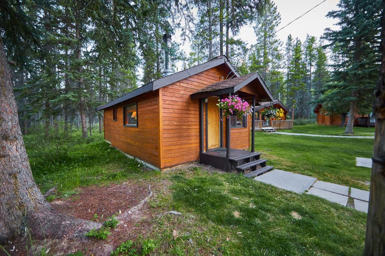 Castle Mountain Chalets Exterior photo