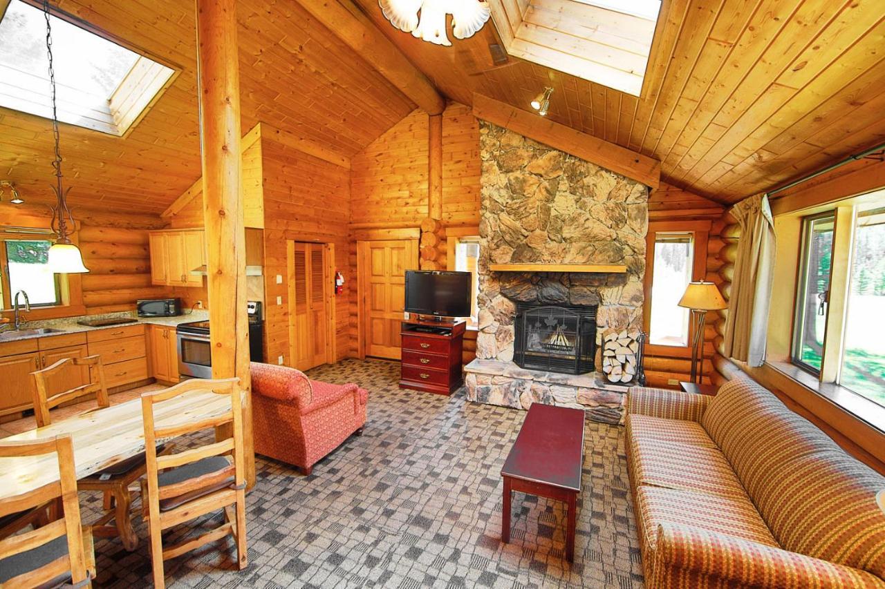 Castle Mountain Chalets Exterior photo