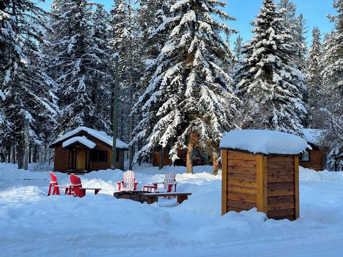 Castle Mountain Chalets Exterior photo