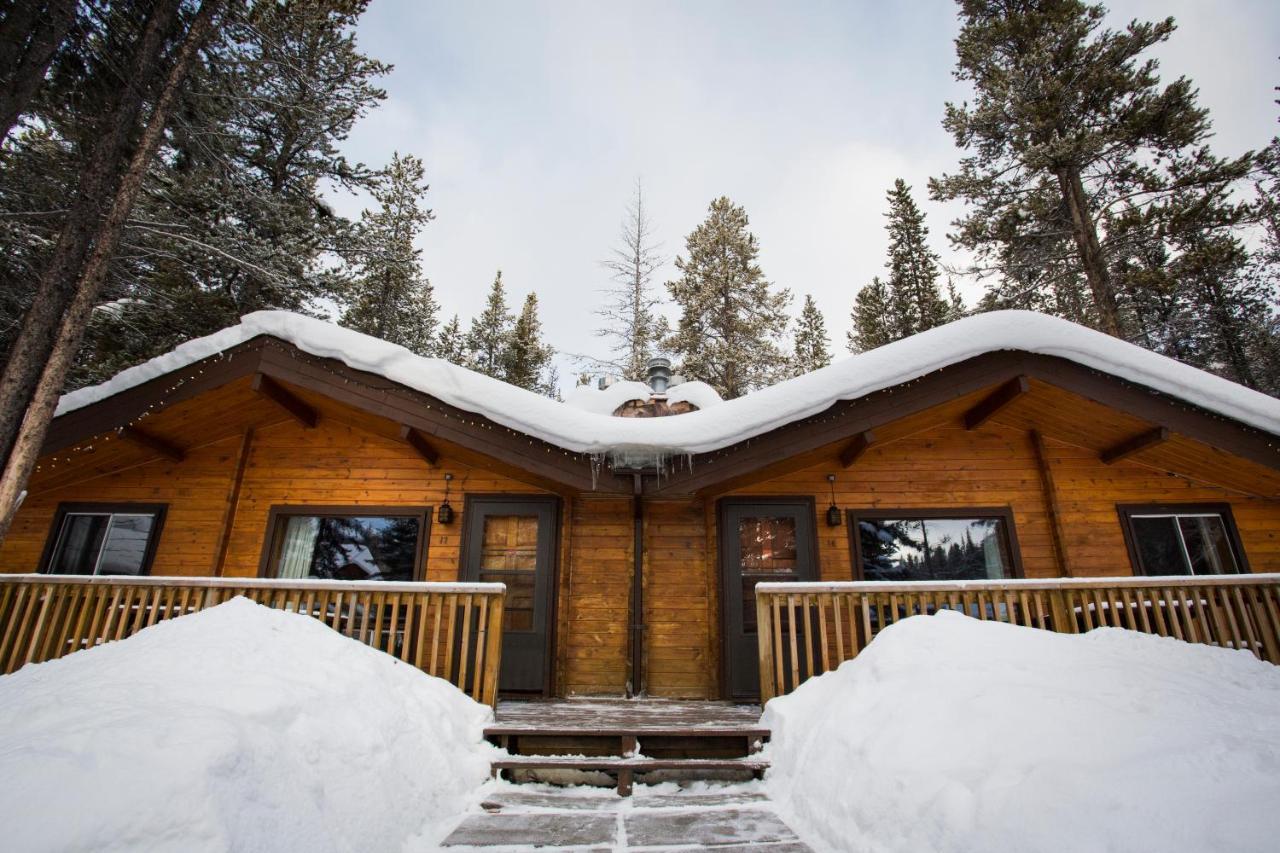 Castle Mountain Chalets Exterior photo