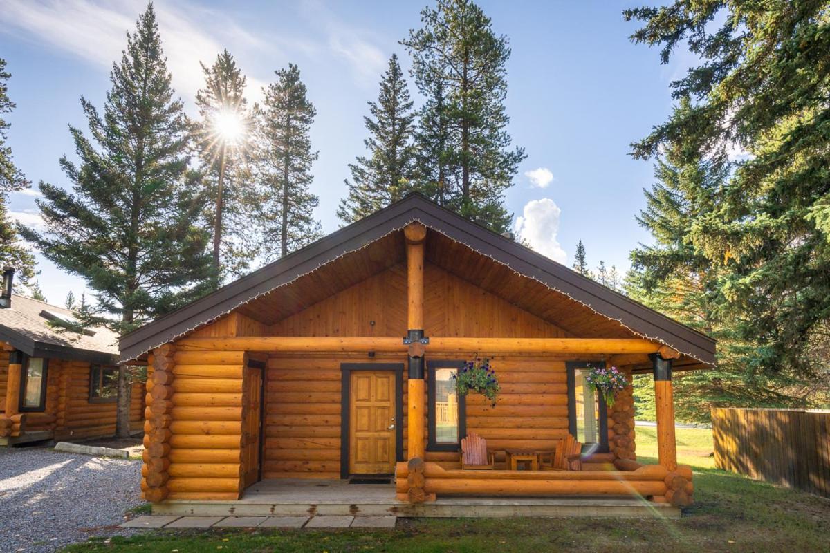Castle Mountain Chalets Exterior photo