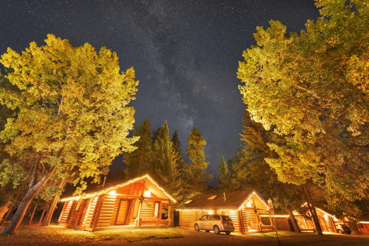 Castle Mountain Chalets Exterior photo