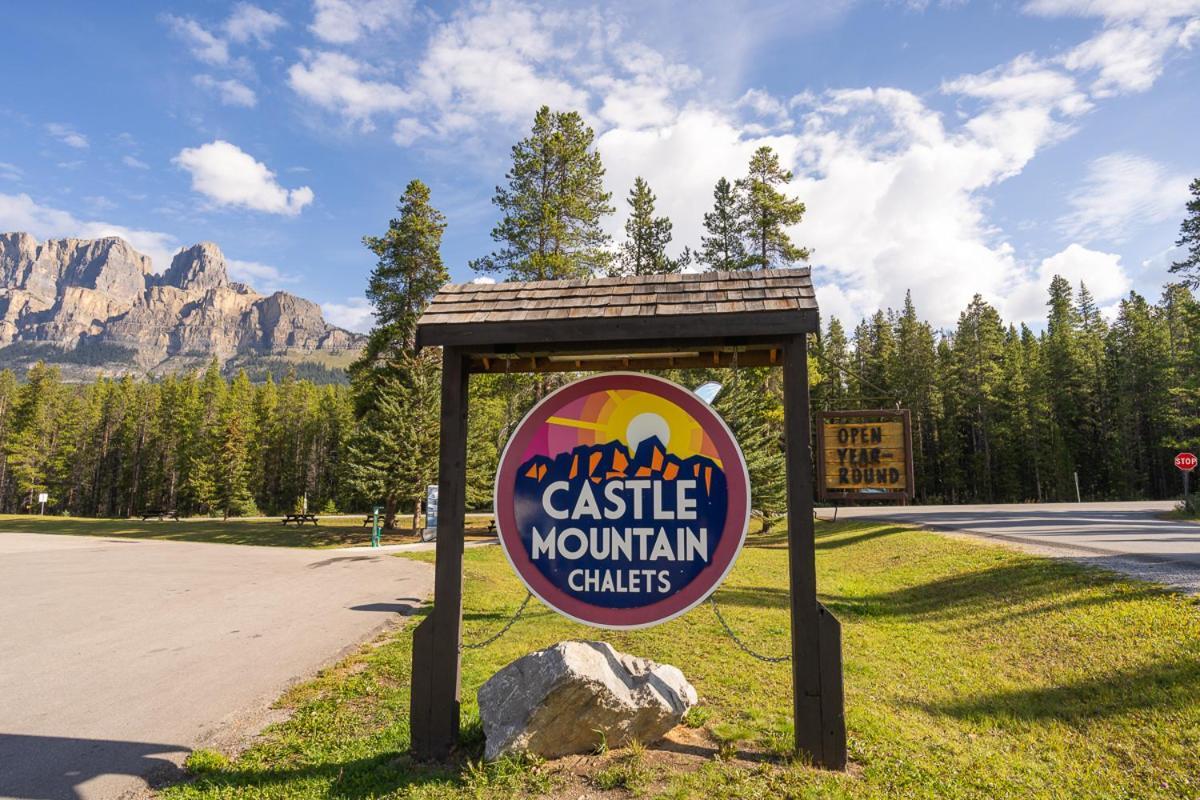 Castle Mountain Chalets Exterior photo