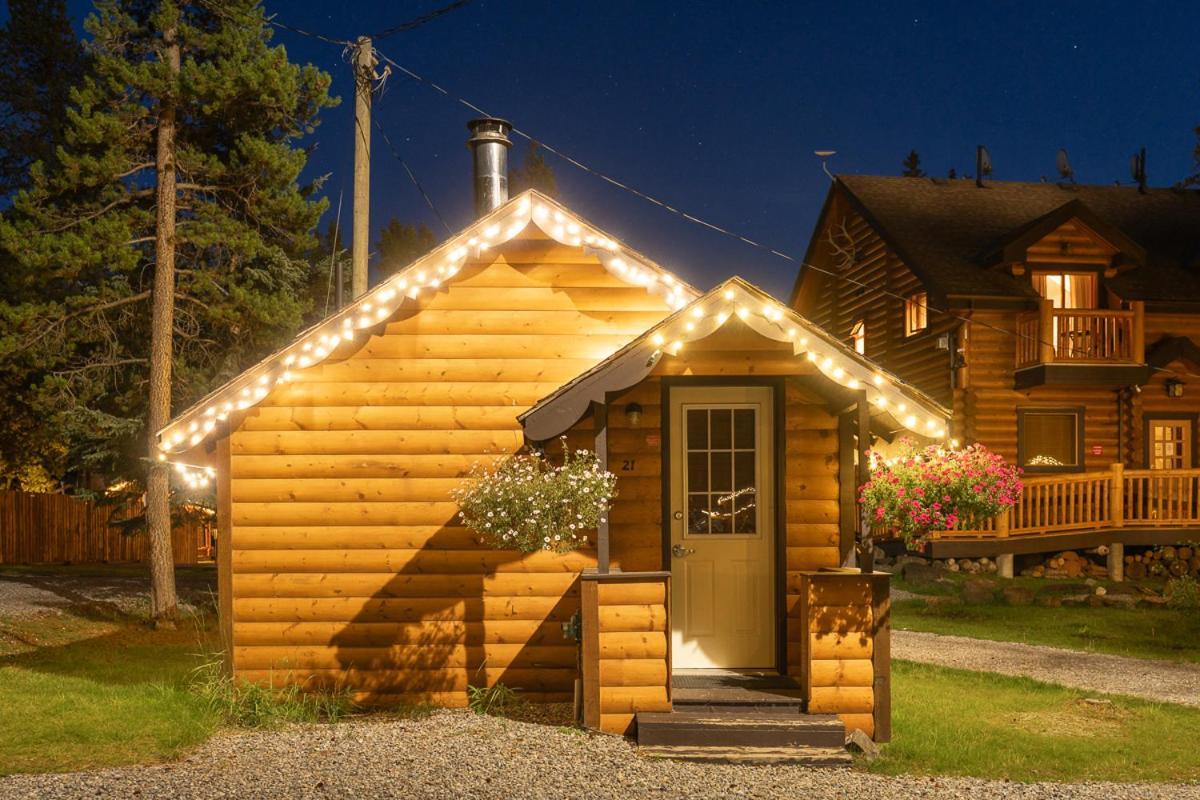 Castle Mountain Chalets Exterior photo