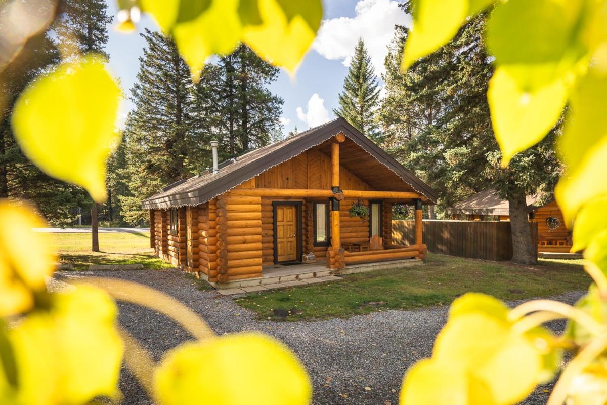 Castle Mountain Chalets Exterior photo