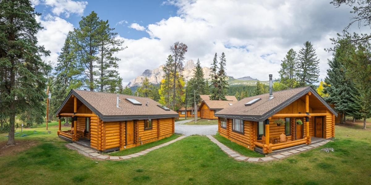 Castle Mountain Chalets Exterior photo