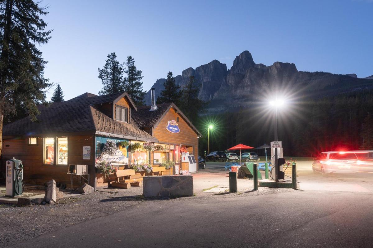 Castle Mountain Chalets Exterior photo
